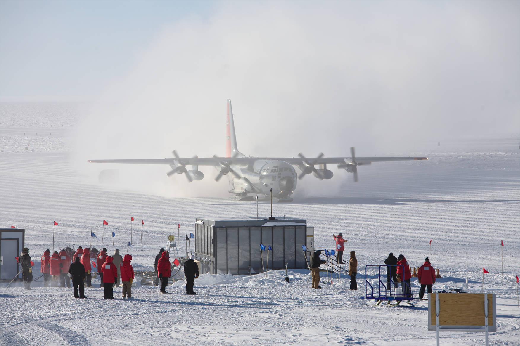 The first Hercules taxiing to the arrival's area